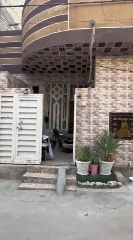 بيت للبيع قرب اسواق البوبيات عمود 57 بيت 100م واجه 8 نزال 12يبعد عن إلامام نصف كيلو البيت بيه غرفتين نوم صاله استقبال مطبخ طابق وانص سعر البيت 140 للاستفسار التواصل على الرقم ***********
