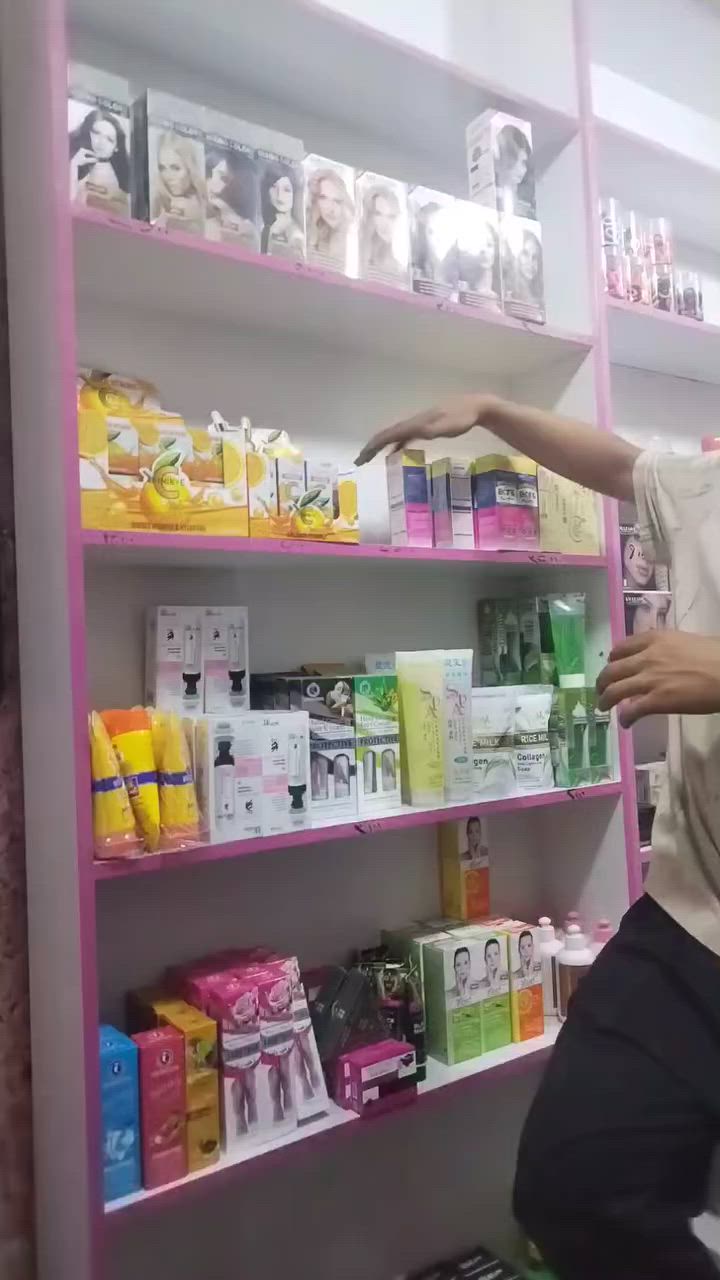 سلام عليكم ورحمة الله وبركاته

محل كامل للبيع غراض +ديكور

لاستفسار ***********
