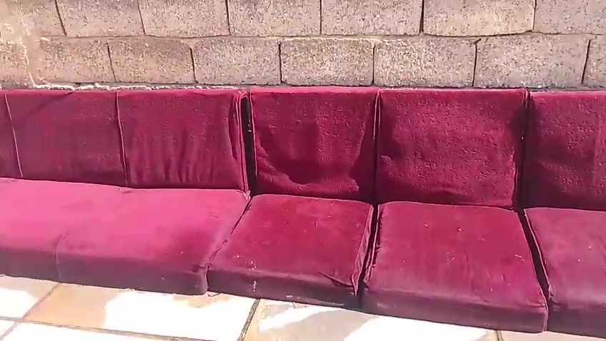 السلام عليكم عندي هاذ الديوان عشر مقاعد يحتاجله بس دوشمه والله مابي شي الي يريده يكتب السعر، ودخله خاص قيم انته واني بخدمتك مكاني نهروان بشمري رقم الهاتف اتصال ***********
