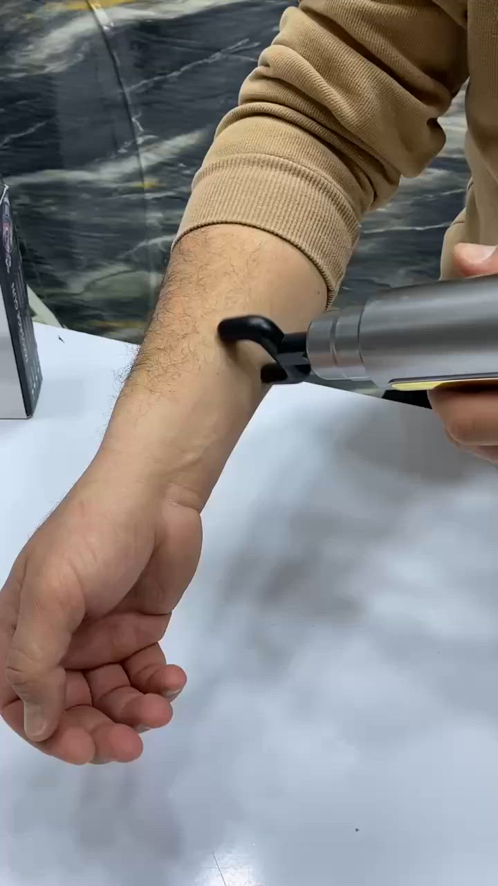 💆 *مسدس مساج احترافي - راحة جسمچ ببيتچ* 💆

ودعي آلام العضلات والشد بعد يوم تعب!

🔋 *6 سرعات + 4 رؤوس قابلة للتبديل*  
كروية، حرف U، أسطوانية، مسطحة. كل رأس إلها استخدام: كتف، رقبة، ظهر، رجل

⚡ *اهتزازات ذكية تقلل الألم والتوتر*  
تخترق العضلة وتفك الشد بعمق. كأنچ يم معالج فيزيائي

🔇 *صوت هادي واهتزاز مستقر*  
اشتغلي بيه وأنتي تتفرجين بدون إزعاج. وضع توفير طاقة

💪 *هيكل معدني متين + مقاوم للانزلاق*  
شكله فخم وعملي، ومتوفر بألوان وأشكال مختلفة

🔌 *شحن Type-C سريع*  
ساعتين شحن كامل = بطارية ليثيوم 1800mAh تعيش وياج

🎥 شوفيه بالفيديو:  
1️⃣ https://t.me/mojod_12/1278  
2️⃣ https://t.me/mojod_12/1088

💰 السعر 25,000 دينار فقط + التوصيل مجاني 🚚

🛒 اطلبيه هسه ودلّلي جسمچ كل يوم!

#مسدس_مساج #راحة_العضلات #6_سرعات #Type_C


**إذا كنت صاحب هذا الإعلان وتريد حذفه لأي سبب، رجاءا أرسل رسالة إلى الدعم الفني**