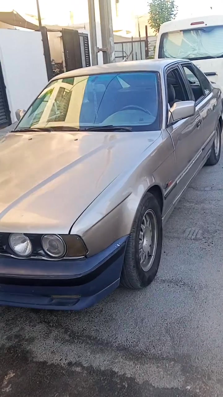 سلام عليكم 
للبيع 
BMW 525 موديل السيارة 1990
تفاصيل السياره بالفيديو كامله 
السعر 40 وبيها مجال 
العنوان بغداد الدورة 
الاستفسار ***********
