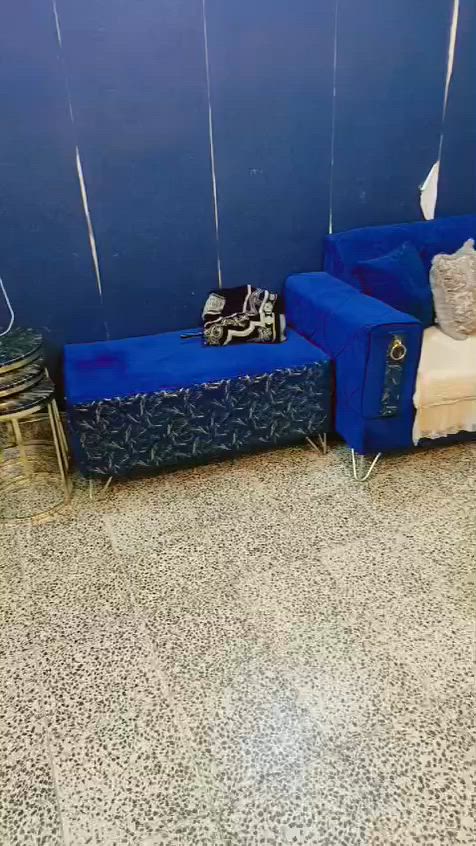 ديوان لون ازرق نضيف جدا مع طبله وسطيه وكرسي ب١٥٠ بالدوره ***********
