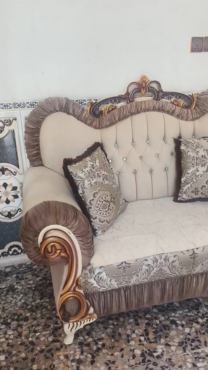 السلام عليكم
تخم مصري مستخدم
3قنفات و2كراسي (10مقاعد) 
السعر 400الف وبي مجال للشراي
مكاني بغداد /الرشاد 
للاستفسار اتصل واتساب
***********
