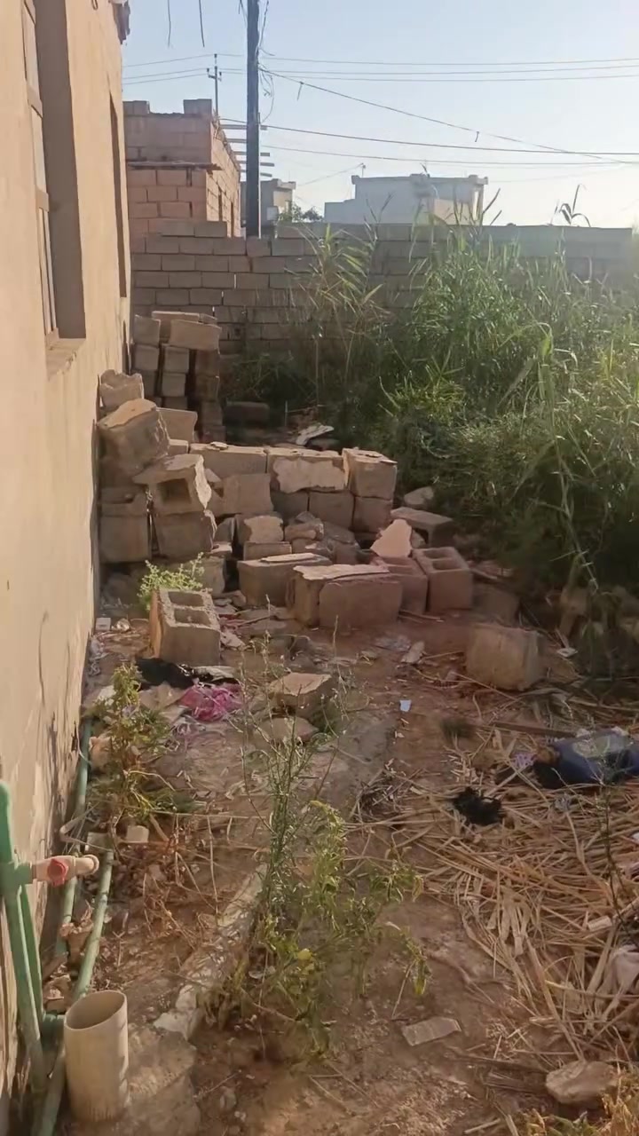 السلام عليكم
بيت للبيع. مع قطعه ارض

كما موضح. بالتصوير

جنس الارض ٣٥

منطقة البدوانيه

شارع تبليط ٨متر
البيت سندويج
مساحة البيت اكثر من٥٠٠ متر

مساحة القطعه ٢٠٠ متر. 

اثنينهم للبيع بسعر جدا مناسب

مال مستعجل. 

البيت جان مؤجر. 

يتكون من

غرفتين

استقبال صاله

مطبخ

مع مضيف خارجي.. 

كما موضح بالتصوير. 

سعر البيت مع القطعه 

٣٤ مليون فقط. 

للاتصال***********

ابو راشد

