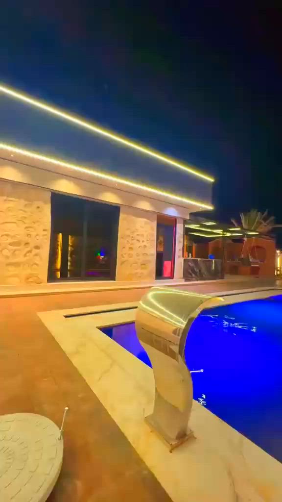 مزرعة للإيجار اليومي 🏡🌳
📍 الموقع: بغداد – المدائن 

✔️ أجواء هادئة ومناسبة للعوائل والشباب

✔️ مساحة واسعة وخدمات متوفرة

✔️ مثالية للراحة والونسة

📌 للحجز والاستفسار يرجى الاتصال أو المراسلة على واتساب: 
 📞***********
