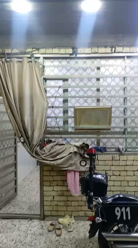 بيت مساحته 200متر واجهته 10نزال٢٠
العنوان بغداد الحسينيه شارع جريخي محله 219ز ٦٩ د١٤ مقابيل حسينيه أسد الله الغالب 
البيت مطلوب إسكان فقط 50مليون 
البيت قاطين طابق الأول واضح كدامك بلفيديو 4غرف طابق الثاني 
نقصه البيت فقط بيتونه وستاره أما طابق الثاني فقط البخ مال حولي
البيت بنيان جديد كامل  من تئسيس كهربائيات وغيرها 
سعره البيت 210وبي مجال شي قليل 
***********
