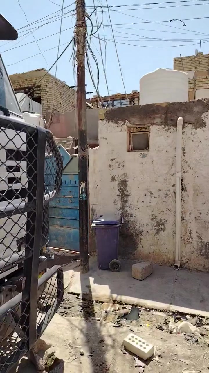 بيت للبيع ساحه 100 متر قرب جامعه قام ال محمد حي الاحرار***********
