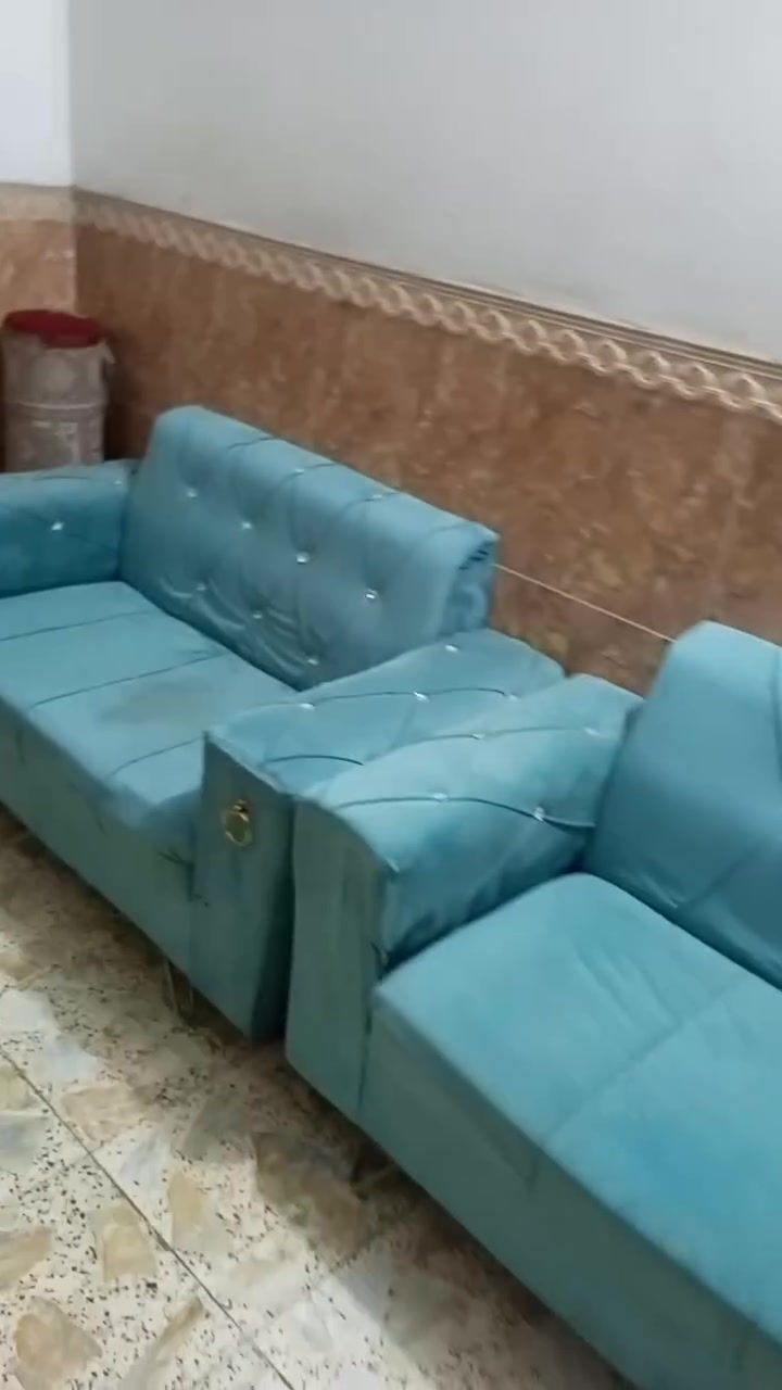 السلام عليكم تخم قنفات للبيع سبع مقاعد الون السماءي السعر 100الف والون الأزرق خمس مقاعد  السعر 50 المكان بغداد مدينه الصدر لستفسار واتساب ***********
