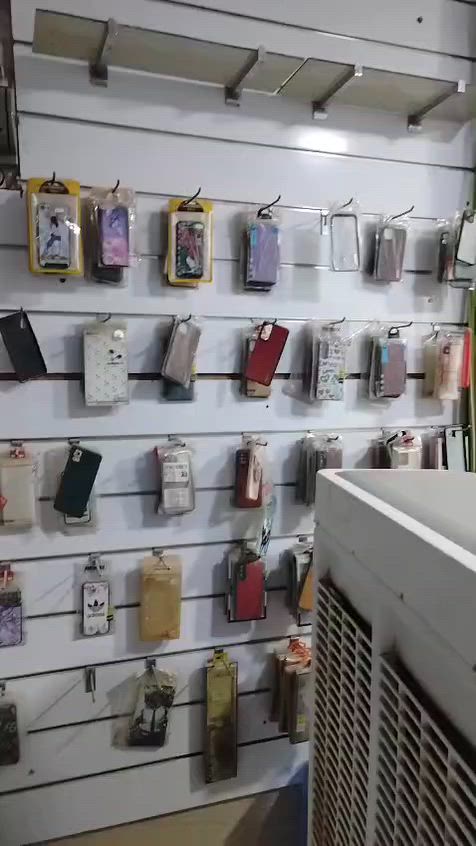 السلام عليكم ديكور محل موبايلات كامل للبيع السعر 350 وبيه مجال العنوان كاطون الرازي للاستفسار مع صاحب الديكور ***********
