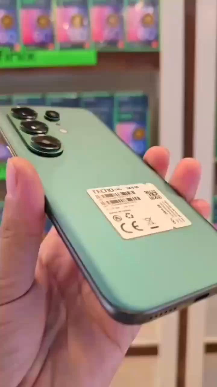 🎬 5 خطوات لصناعة محتوى احترافي بـ Camon 50 Ultra
1️⃣ ما تحتاج كاميرا احترافية
يكفيك Camon 50 Ultra بميزة FlashSnap لالتقاط اللحظات السريعة، مع زوم يصل إلى 100X حتى تقرب أي لقطة بكل سهولة.
2️⃣ صور بثقة بكل الظروف
ميزة Aqua Mode تتيح لك التصوير والتقاط الصور تحت الماء، مع ميزة طرد رذاذ الماء من السماعة للحفاظ على أداء الجهاز بعد التعرض للماء.
3️⃣ استثمر قوة الذكاء الاصطناعي
✅ AI Eraser لحذف الأشخاص أو العناصر غير المرغوبة من الصورة.
✅ AI Image Extender لتوسيع الصورة وإضافة تفاصيل ذكية خارج إطارها.
✅ AI Writing Assistant للمساعدة بكتابة النصوص والمنشورات والردود بسرعة.
4️⃣ لشيل هم الذاكره ويه Camon 50 
 256GB مساحة سحابية مجانية لمدة 3 سنوات لحفظ صورك وفيديوهاتك وملفاتك المهمة.
5️⃣ تواصل حتى بدون شبكة
ميزة FreeLink تتيح إرسال واستقبال الرسائل والمكالمات والصور ضمن مسافات محددة  حتى بدون تغطية أو إنترنت


**إذا كنت صاحب هذا الإعلان وتريد حذفه لأي سبب، رجاءا أرسل رسالة إلى الدعم الفني**