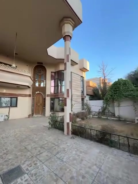 🏠دار بناء حديث للبيع طابقين 
   موقع مميز للبيع
~~~~~~~~~~~
البيت فول فول✔️
دبل جام المنيوم✔️
~~~~~~~~~~~
طابو ملك صرف✏️📋
~~~~~~~~~~~
📐المساحه:300م
📐الواجهة :-12م

~~~~~~~~~~~
📍الموقع : حي الواسطي المعوقين 

~~~~~~~~~~~
💸السعر :علق تم يوصل السعر
~~~~~~~~~~~
يحتوي الطابق الاول على:-
 غرفتين نوم + استقبال + هول + مطبخ حار بارد + الترك + كراج حديقه 
~~~~~~~~~~~
يحتوي الطابق الثاني على:-
هول +صحيات + 
غرفتين نوم:
~~~~~~~~~~~
~~~~~~~~~~~
للاستفسار اكثر الاتصال على
***********📱
~~~~~~~~~~~
نستقبل جميع العروض 
🏠السكنيه  🏛️التجاريه
مكتب عدن بدايه سايدين عدن مقابل مجمع جوهره
