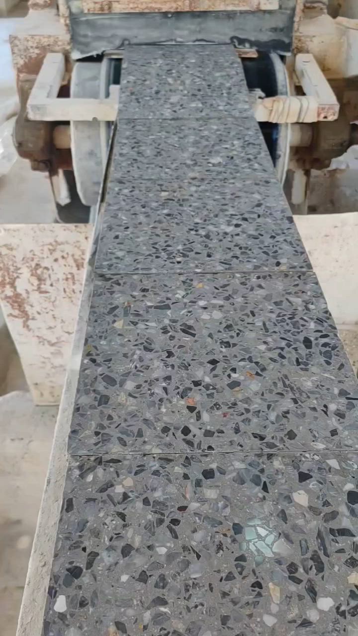 الحمد لله اليوم إنتاجنا كاشي موزائيك رقم ٣ رصاصي قياس ٣٠ في ٣٠ مجلي كامل🌺 للاسطح سعر القطعه ٥٠٠ دينار🌺 
معمل كاشي الثورة لإنتاج كاشي الموزائيك والمطعم بالمرمر المعمل الملوثة الأيمن🌺 *********** *********** 🌺
