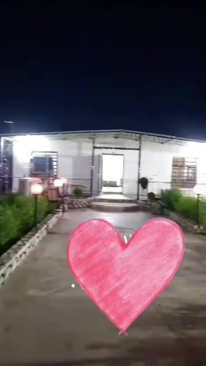 مزرعه للبيع ٤٧٠ متر حي بدر خلف ملعب خماسي مسافه ماء كهرباء موجود موضح المزرعه بالفيديو بدون اثاث 30 مليون***********
