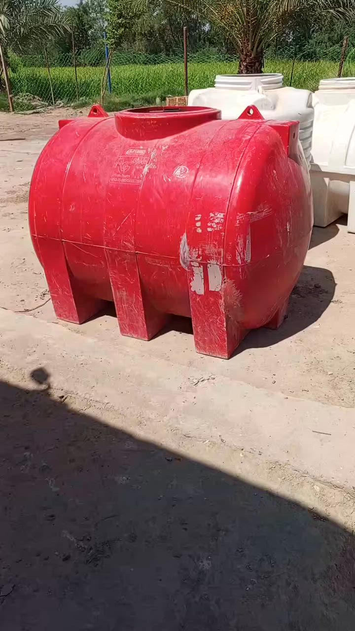 ثلث تانكيات للبيع كل واحد بيه ثقب قليل   ثنين ابو ألف لتر واحد ابو ال 500لتر ينباعن كلهن بيعه وحده الاتصال على الرقم    ‏‪***********‬‏
