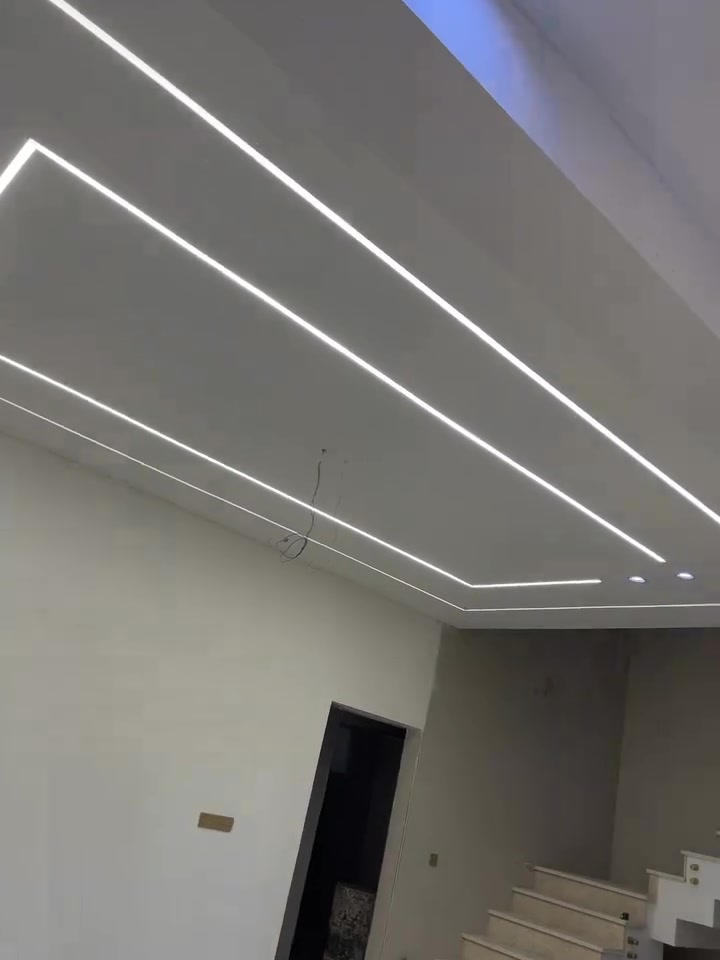 نعمل جمبع الديكورات الداخليه المودرن 🏠نيو مودرن والديكورات الملكيه وجميع الديكورات الداخليه وصبغ الدور والمباني 🏢التجاريه والسكنيه كوادر محترفه  دقه بالعمل وسرعه في العمل صبغ وتغليف الواجهات للستفسار لاتصال *********** او مراسله الصفحه
