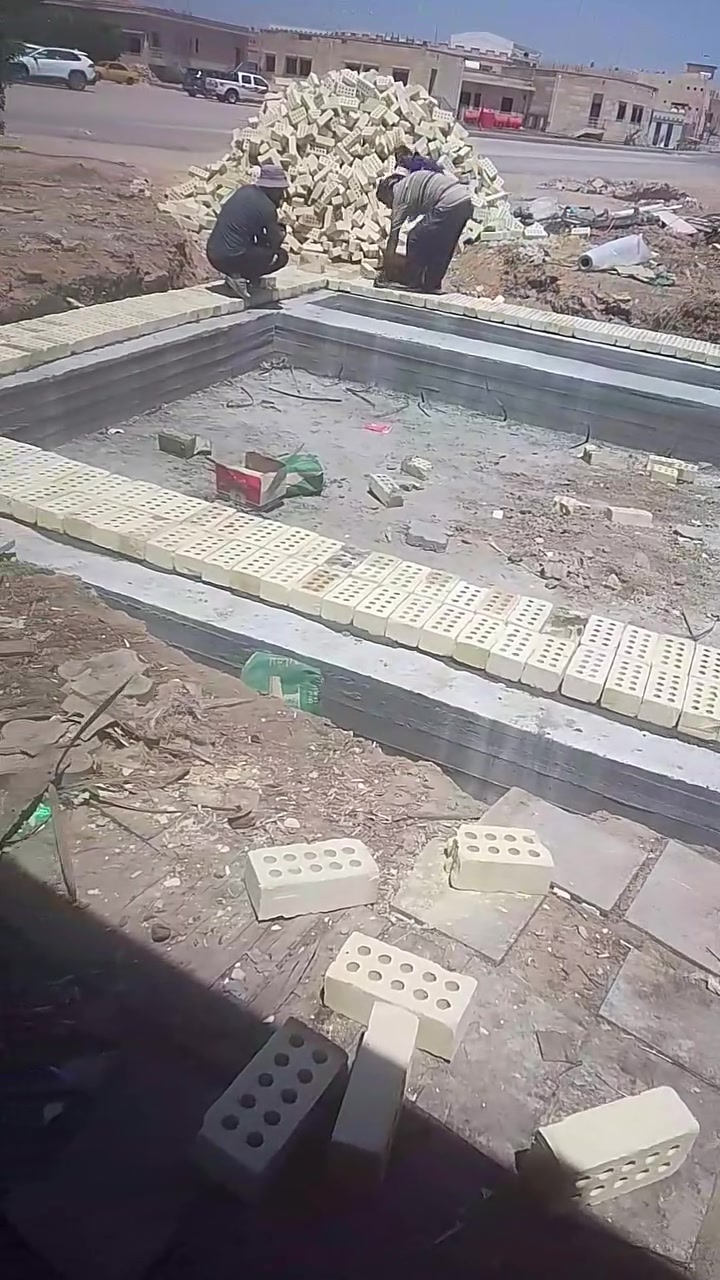 السلام عليكم خلفه بناء شغل درجه اوله ودقه بالعمل نشتغل مكطوعه وعلى اليوميه حسب طلب ابو البيت مكاني حله ***********

