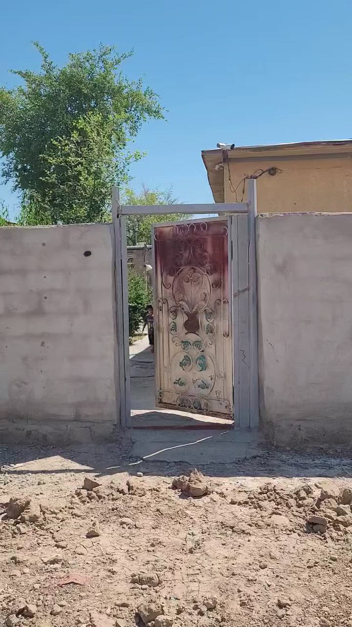 بيت تجاوز في منطقة أبو الجدايل مساحة ٢٠٠ متر سقف سندويش للبيع الاتصال على هذا رقم ***********

