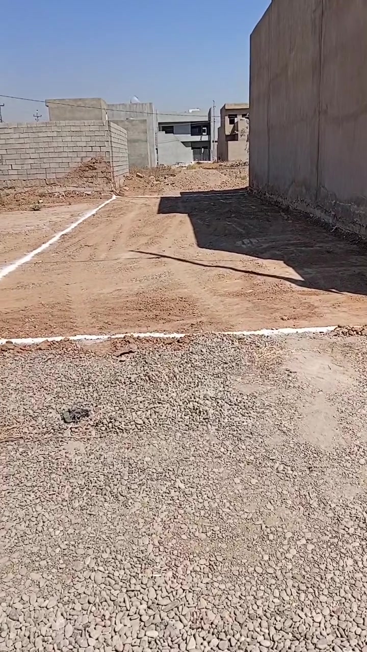 قطعه ارض للبيع 
مساحه 120متر واجهه 6متر 
عنوان حي بدر قبل ما توصل مدرسه الشهيد كاظم عباس على ايدك يمين 
خدمات كهرباء وماي موجود يبعد عن تبليط 20متر 
تفاصيل ***********
