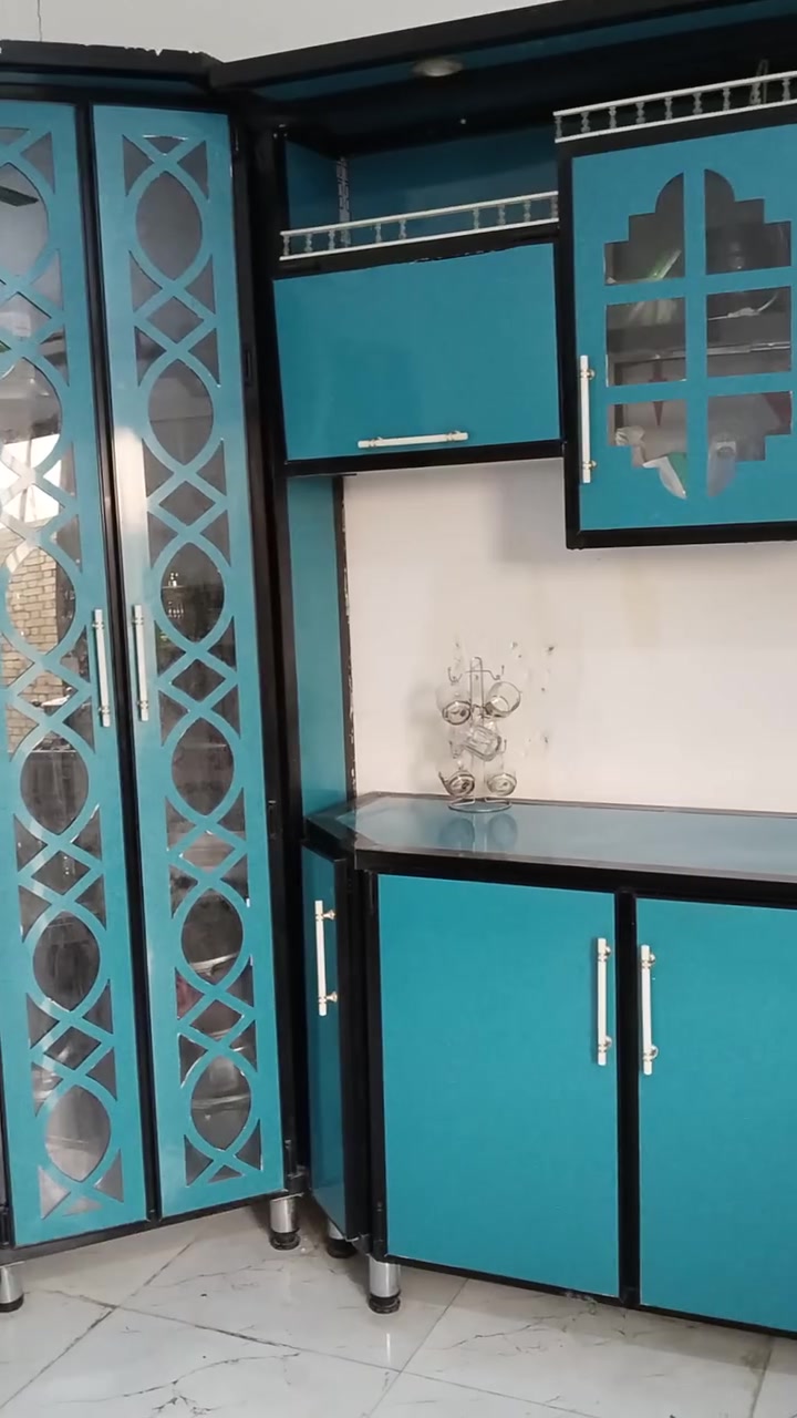 كاونتر تزكام بدون سنك قياسه تقريبا 3 امتار الا ربع حرف L قوي ونظيف السعر 450 بي مجال قليل مكاني ناصريه حي السبل ***********
