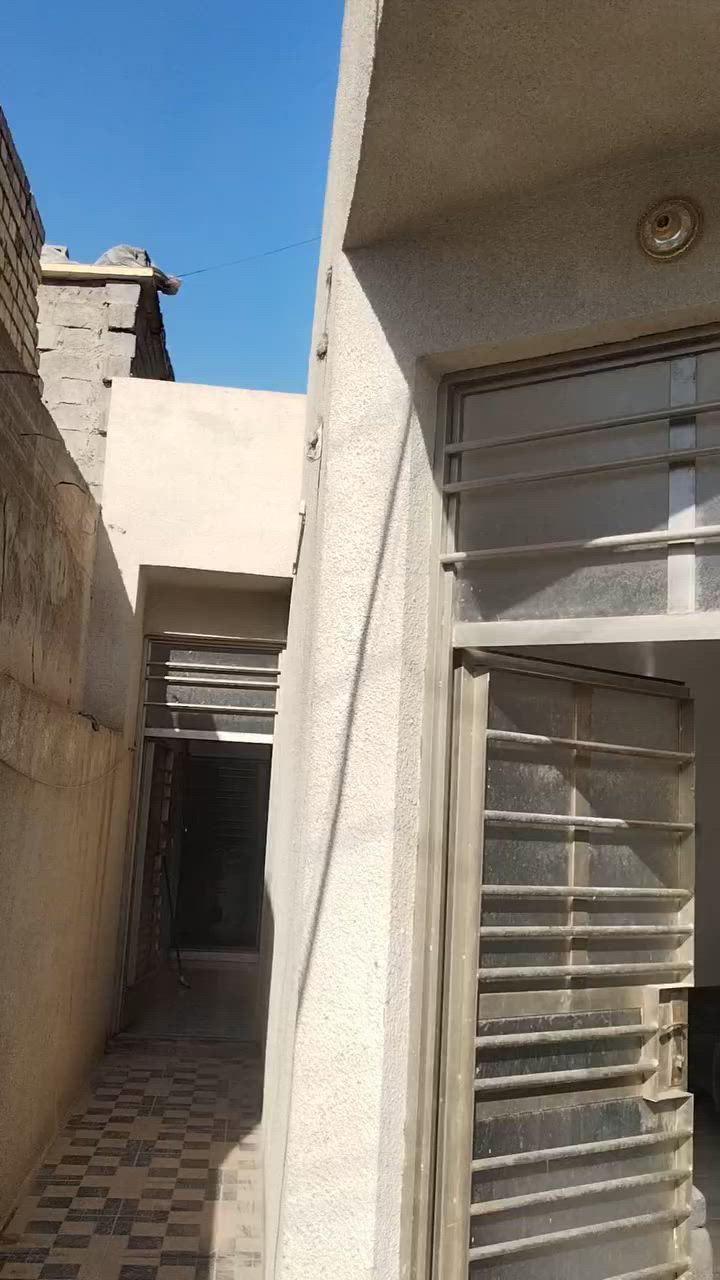 دارمساحه ١٠٠متر حي التراث شارع الشبكه جاهز لسكن السعر ١٣٥ ***********
