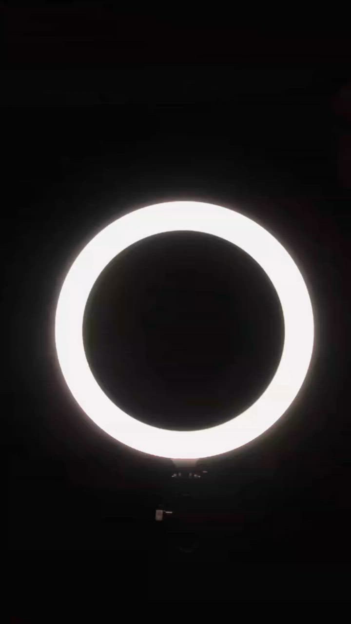 ستاند ورنك لايت للتصوير احترافي✅📸

إضاءة ناعمة ومتوازنة
 تناسب جميع أنواع التصوير

تحكم بدرجات اللون المختلفة للحصول على إضاءة دافئة أو باردة

مثالي للبث المباشر، المكياج، والتصوير الاحترافي

تصميم عصري ومريح للعين

يدعم تقنيات الإضاءة الجمالية ليظهر وجهك بأفضل مظهر

إضاءة مثالية للمكياج والبث المباشر

تحسين جودة تصوير الفيديوهات والتصوير الفوتوغرافي

يوفر إضاءة مشرقة وطبيعية بدون ظلال مزعجة

مثالي لمنشئي المحتوى وصانعي الفيديوهات على يوتيوب وتيك توك

الارتفاع : 2.5 متر 

يمكن التحكم ب درجة اللون عن طريق ازرار التحكم الموجودة في كيل الـUSB

ملحقات العلبة :
رينج لايت LED
حامل مريح وثابت
كابل USB للتشغيل
ستاند لتثبيت الرنك لايت
🛑السعر 20 الف التوصيل مجاني 

#أجهزة_إلكترونية #ستاند_تصوير #رنك_لايت #موبایل


**إذا كنت صاحب هذا الإعلان وتريد حذفه لأي سبب، رجاءا أرسل رسالة إلى الدعم الفني**