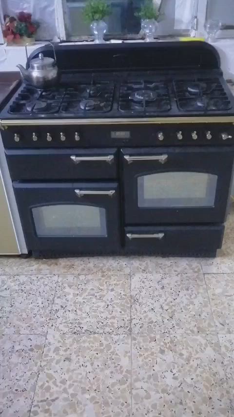 طباخ ارماني 7 مشاعل 4 افرونه كله شغال مابي شي اخو الجديد البيع مكان بغداد معامل سعره ب 750 وبي مجال ولي شراي يتصل ع رقمي ***********
