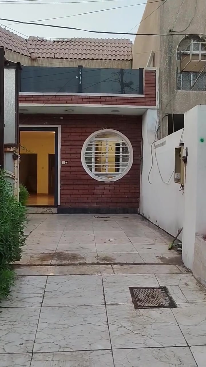 السلام عليكم 
دار للأيجار مساحه ١٦٠متر
طابقين يحتوي
غرفتين/صاله/مطبخ/صحيات/كراج/حديقه 
المكان جمعيه خير الله 
السعر ٨٠٠ 
بيت نضيف ومرتب
للاتصال واتساب ***********
