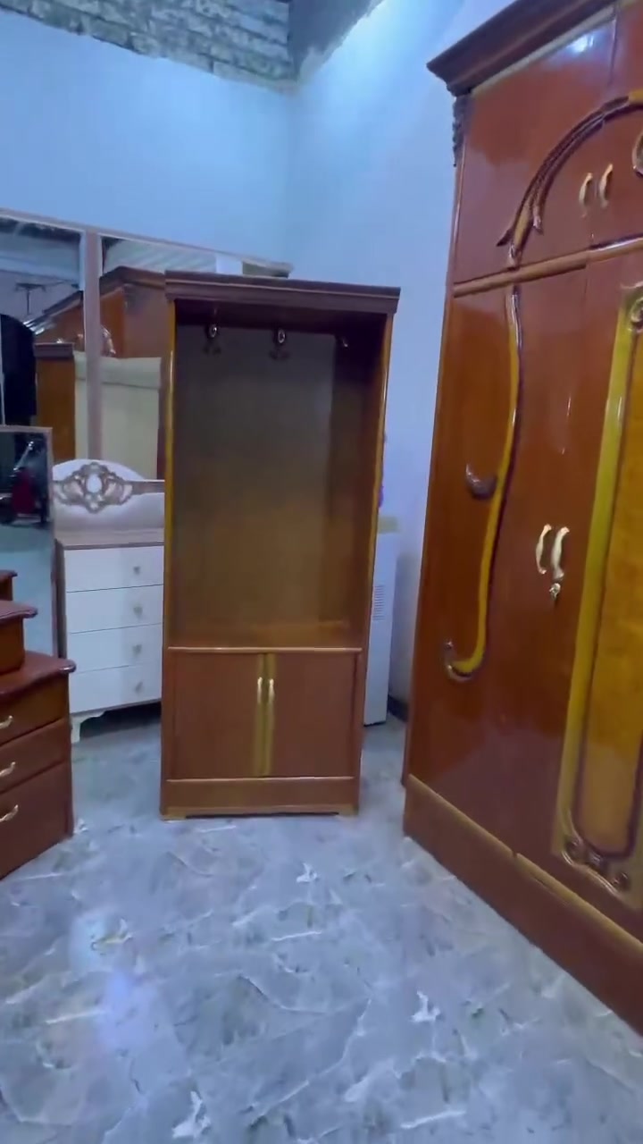 السلام عليكم غرفه نوم عراقي تسكام يتكون الكنتور من 6 ابواب السعر 650 مع شد ونقل داخل بغداد مجانا محافظات بكروه 
للتواصل ***********
