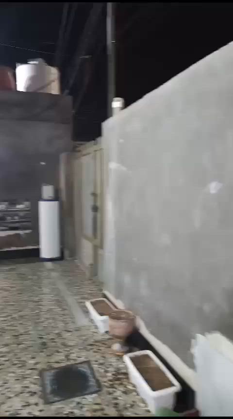 دار للايجار في دور الشرطه قريب المحطه 
بناء جديد طابقين 
4 غرف منام مع صاله واستقبال 
وكراج 
مساحه 200 
ايجار 850 الف 
*********** للتواصل
