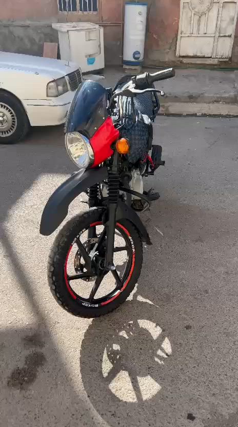 السلام عليكم شباب دراجه بوكسر 2021 شهر 12 مرقمه تحويل ثاني يوم دراجه كله كامله وجديده تايرات جدد كهربائيات مكفول 
مكينه نضيفه بس نقصه قبق باتري موجود هم بس لاستيكه يراد عنوان مدينه الصدر بغداد ‏‪***********‬‏
