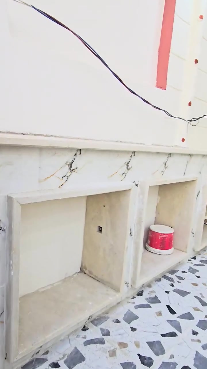 سلام عليكم 
بيت للبيع 🏠موصل رشيديه 
قطاع الخامس 5
البيت طابقين ثلاث غرف
📍قرب جامع الرحمه و مدرسه الملايين 
تقطيع حاج طه  صاير عشارع 
بناء جديد 
المساحه 118 الواجهه 8 

طابق الاول 
استقبل + مطبخ + صحيات 
هول + غرفه 1 

طابق الثاني 
غرفتين 2 + هول + صحيات 
سطح ناصي 
باقي التفاصيل الاتصال
***********
***********
