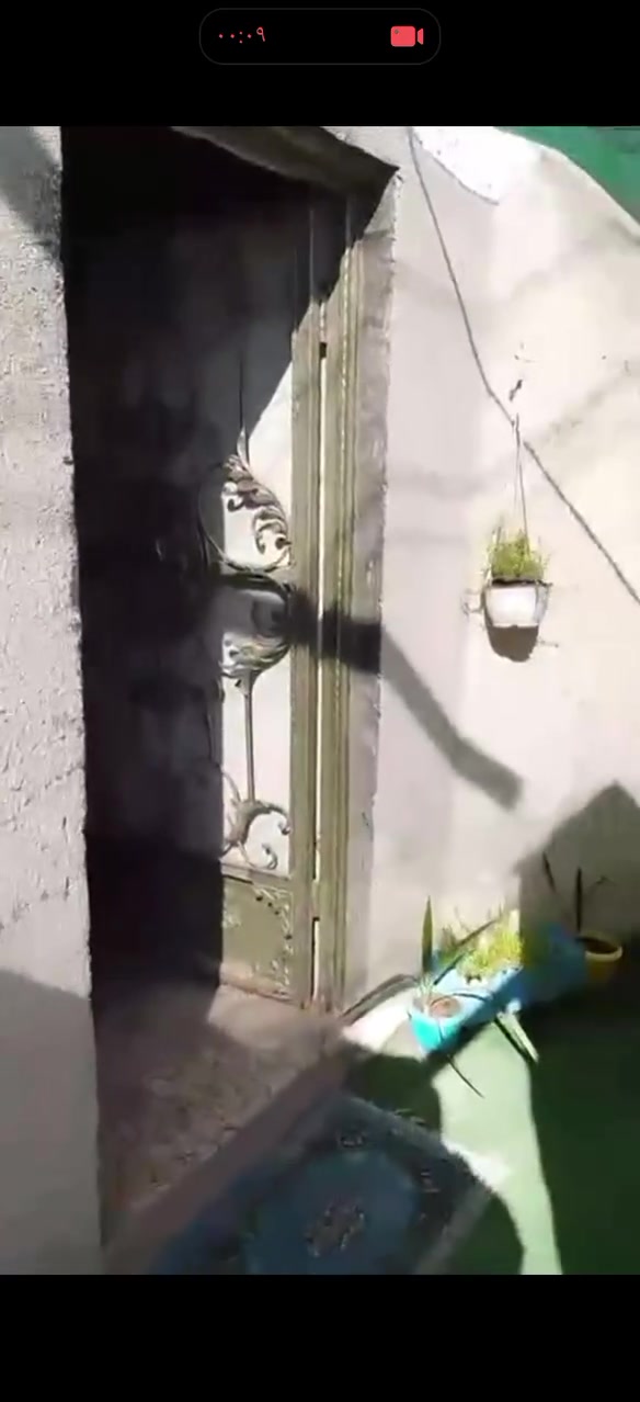 بيت للبيع  وقف سني اصولي مسجل بالوقف المنطقه كوت ثويني مقابيل صناعية حمدان المساحه 114يحتوي اربعه غرف وحمامات العدد 3 عرض الشارع 12م قريب  على الشارع العام خمسه دقايق السعر 65 وبي مجال استفسار ع رقمي بي واتساب ***********
