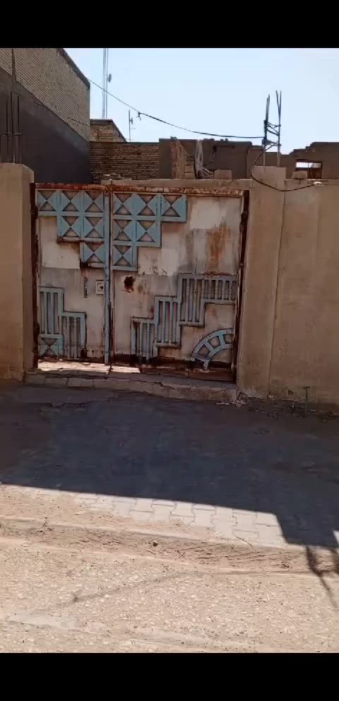 سلام عليكم 
دار للبيع حي ميثم التمار مساحة ٢٠٠ م
للأتصال 
***********
+9647857673900
***********
