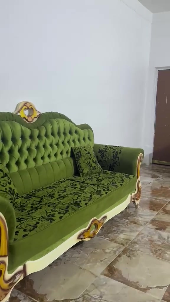 تخم ملكي كلش نضيف مستعمل قليل 
سعره 750 وبي مجال 
دلي عباس شارع شروين مقابل دكتور قيس
***********
