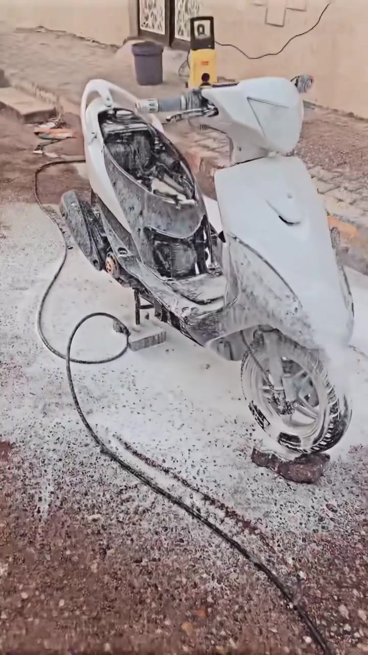 الو سلام عليكم شباب عادت النشر لن بعت الماكس البيضه او البوليسي البيضه بقت عندي دراجه ماكس سوده دراجه تخبل نفس دراجت العندي مال جناي  او خبلن جان بعت اثين بقت السوده محتجين أنريد انروح الزياره مشايه لي الحك هلا بي مكاني بصره بل معقل دراجه ماكس سوده أفوله كلشي وياهاء غراض البلاديه التجاريه كلشي وياهء اصلي حجي بيع مستعجل عليه بل عافيه ياخذه دراجه سعره 850 ماكو بعد هيج توه نازله من الرمبه يعني جديده هاذ رقم تلفوني ***********
