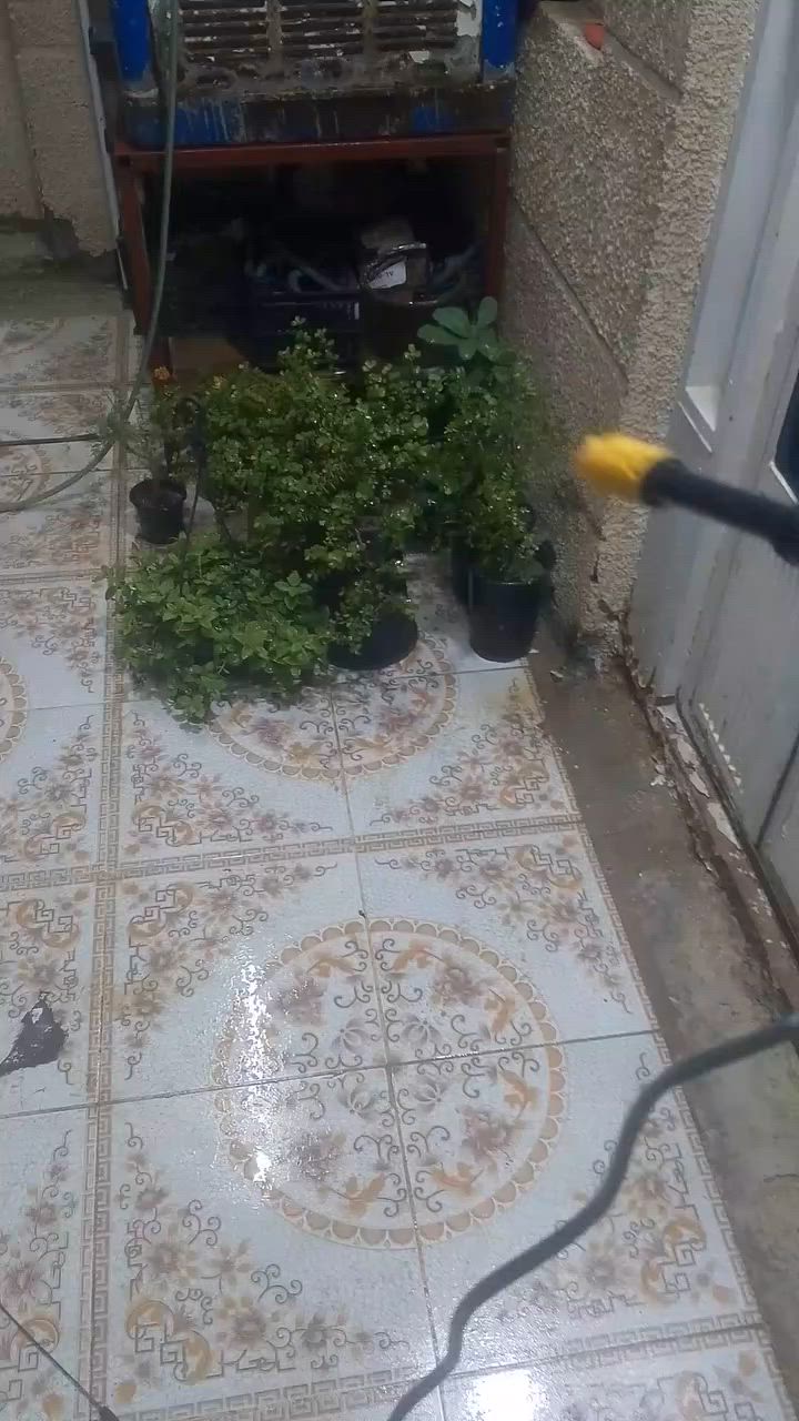 سلام عليكم فاره غسل شحن مال حاويه
بطارية ٤٧ فولت حقيقي شغاله وعلى حسب الاصول جنطه وغراضها كامله سعرها ٣٥ الف 
***********
