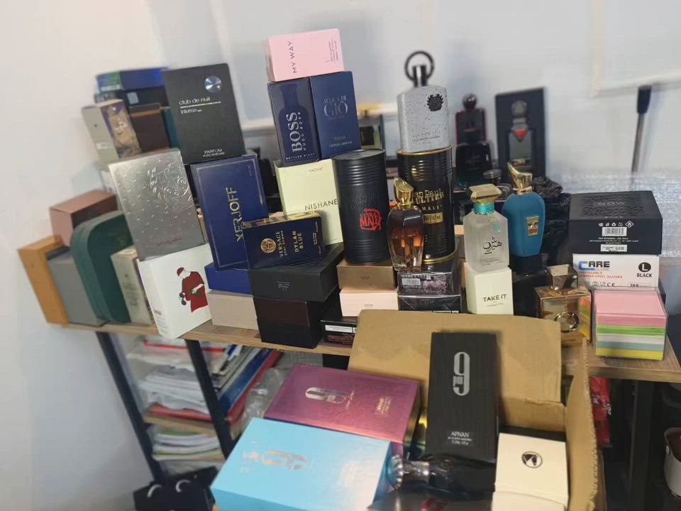 متوفر، جميع العطور راسلني وتدلل  قبل  لاترسل توصيل لشركة 5 آلاف ويجيك ويا العطر تيست هدية


**إذا كنت صاحب هذا الإعلان وتريد حذفه لأي سبب، رجاءا أرسل رسالة إلى الدعم الفني**