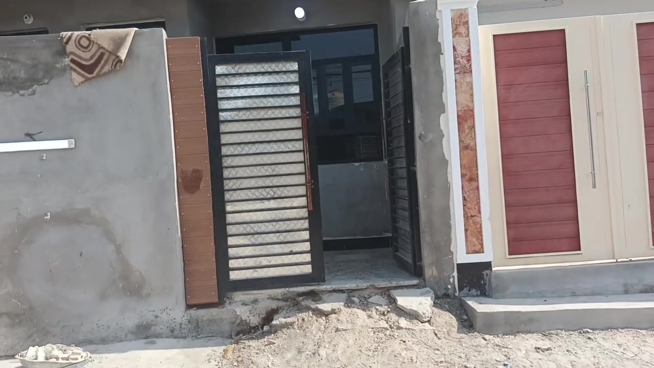 دار للبيع مساحة ١٠٠م بناء جديد حي بتول شارع مدرسة الخيرات للاستفسار
***********
