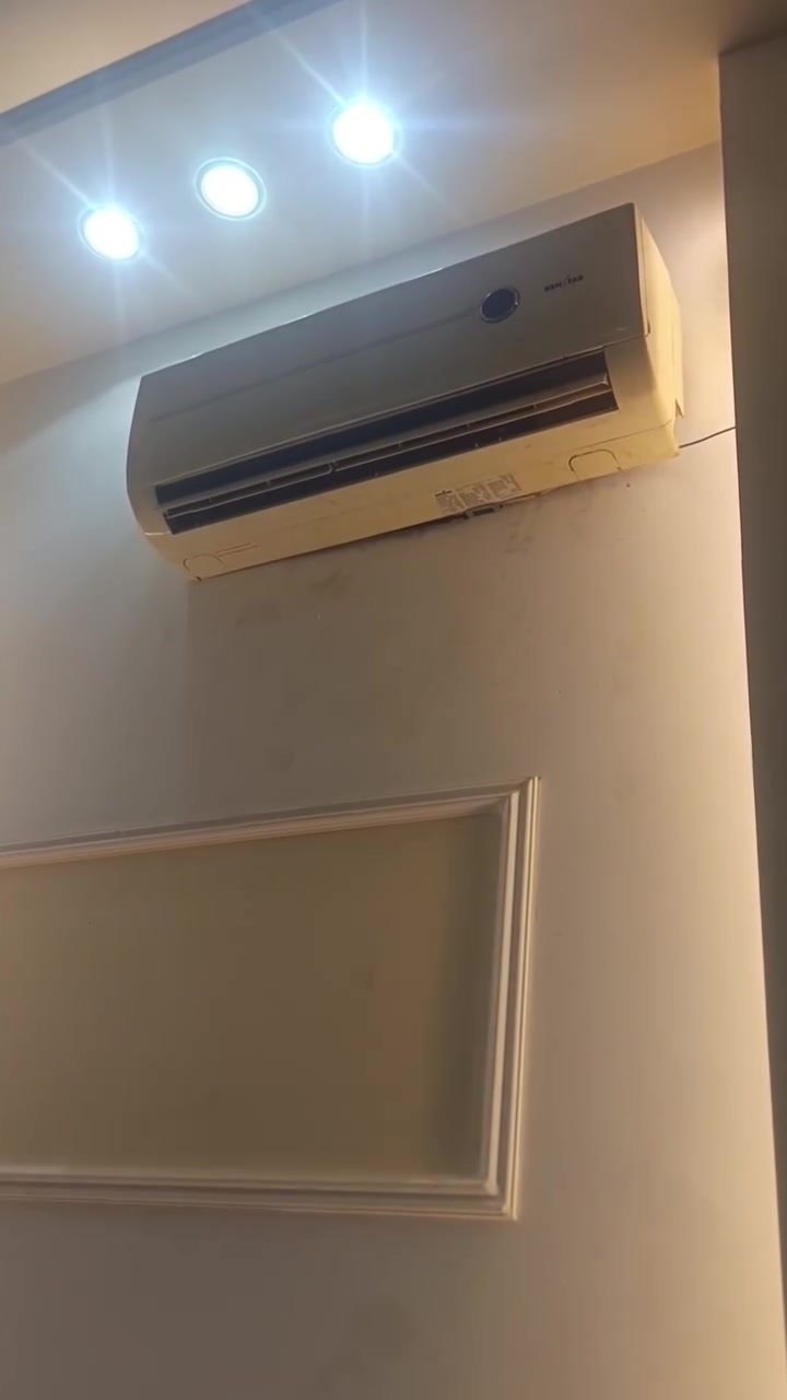 لالسلام عليكم سبلت للبيع تبريد حلو طن واحد نوع من كن ستار هندي غاز R22 السعر ١٥٠ الاتصا***********
