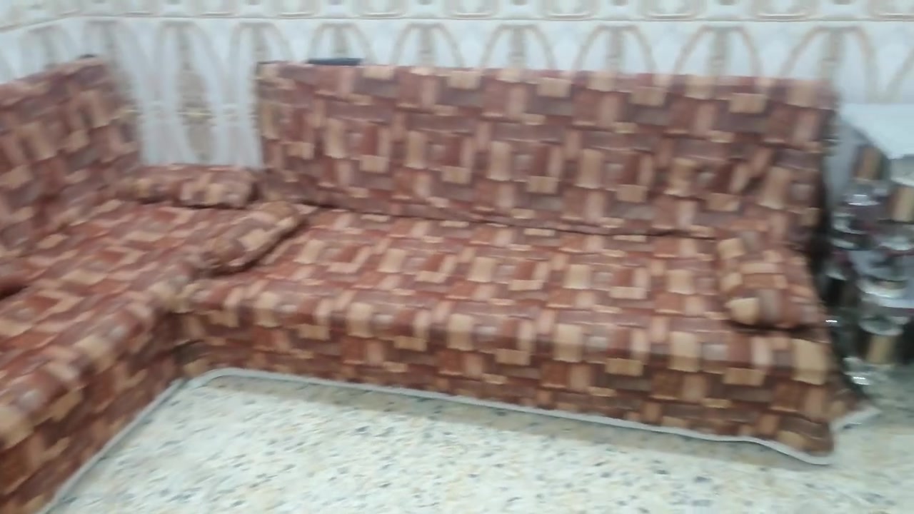 للبيع ميز وطبلات وقنفات السعر 100 ***********
