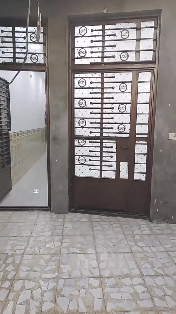 متوفر بيت لليجار مكان حي السفير شارع عشرين الطاقة قرب ابو علي المظمد بيت طابق ارظي نظيف كلش ***********
