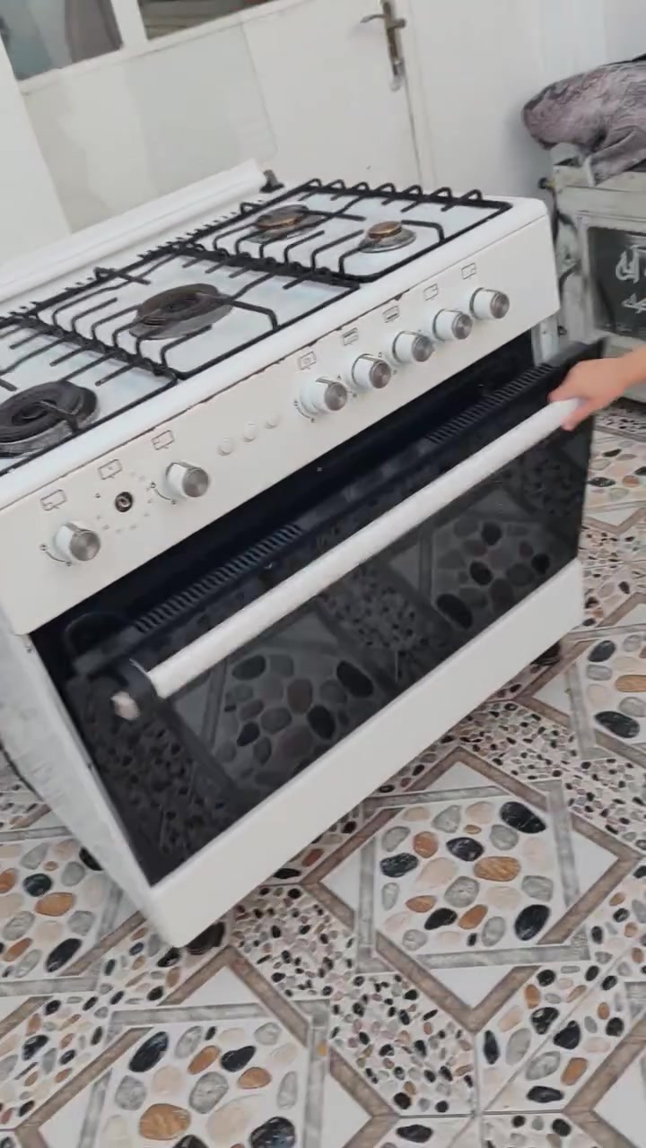 طه باغيكي جوان و باك بؤ فرؤشتن
سعري ٢٠٠ هه زار مالي دؤسته
***********
