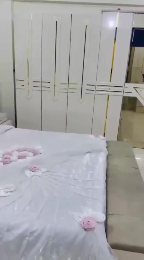 غرفه نوم ٩ قطع السعر ٩٠٠الف 
ثلاجه نظيفه جدا السعر ٣٠٠الف 
مجمده نظيفه جدا ١٥٠للف 
مكان الكاظمية ***********

