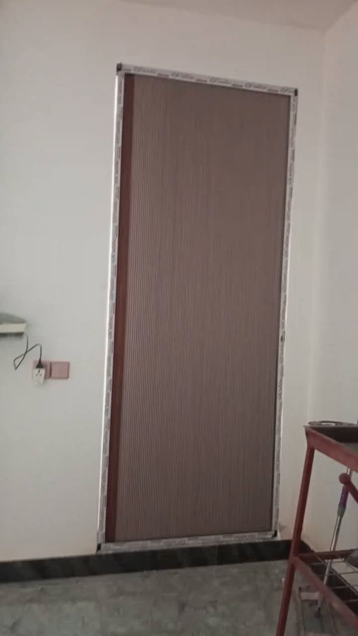 *خصوصيتك أولاً.. والراحة كاملة* 🌙
*بردة التعتيم مانع إضاءة + رؤية*  
الستارة اللي تحول غرفتك لكهف راحة

*مميزاتها اللي بتخليك ما تستغني عنها:*
- *تعتيم 99%*: تنام الظهر كأنه ليل. تقطع أشعة الشمس والحرارة
- *خصوصية كاملة*: من برا ما يشوف ولا شي، حتى لو النور مولع جوا
- 
- *قماش فخم وناعم*: شكلها راقي، وتناسب الصالة والغرف

*وداعاً للإزعاج*  
لا شمس تصحيك الصبح، لا جيران يشوفون، ولا حرارة تذوبك. بس راحتك أنت.

*مقاسات كلها متوفرة*  
ارسل لي مقاس الشباك أو الباب وأنا أعطيك السعر + اللون اللي يناسب ديكورك

واتس اب ***********
