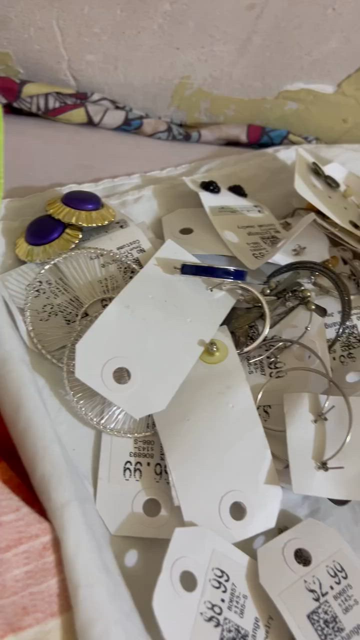 شلعه كسوارات  باله ب٢٥
اكثر من ٨٠قطعه


**إذا كنت صاحب هذا الإعلان وتريد حذفه لأي سبب، رجاءا أرسل رسالة إلى الدعم الفني**