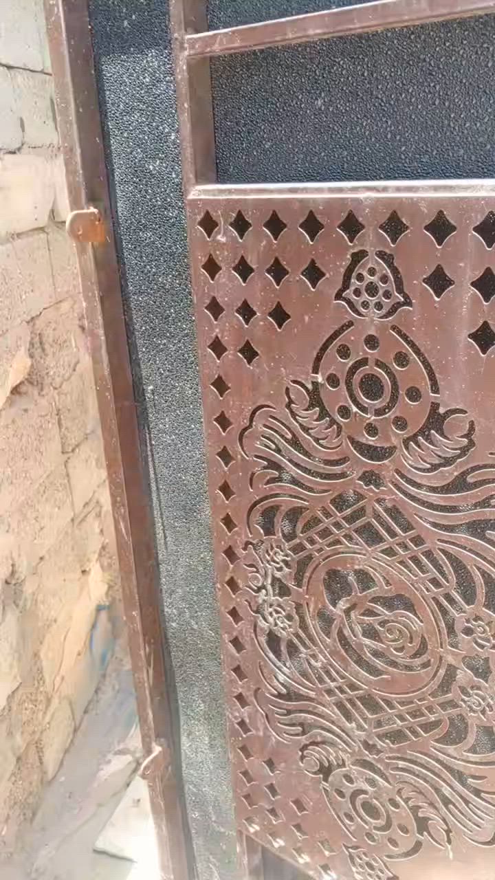 السلام عليكم بيت زراعي سنه 25 بس بيت بدربونه بي نواقص مثل ما واضح فيديو عارضه ب 18 وبي اللي يحب يستفسر هذا رقم تليفون راح اخليه ***********
