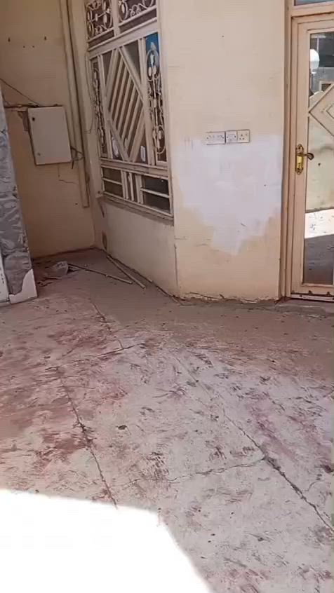 لفرع بيت للبيع مساحه 150متر بيت حي العسكري ضباط برشته بيت ثاني فرع من شارع العام ثاني بيت بلفرع موقع حلو  بيت يحتوي على 3غرف نوم وستقبال وصاله ومطبخ وستقبال ومنور بيت جاهز  السعر 75 للتصال ***********
