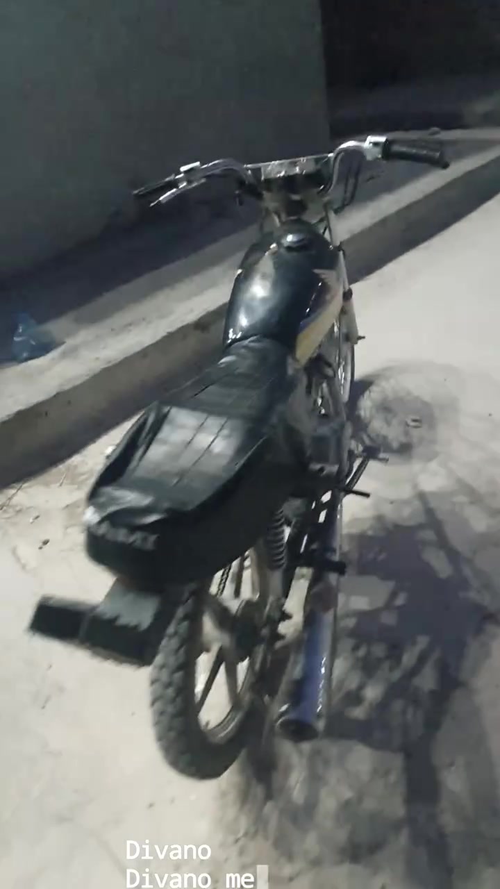 دراجه تعليكه للبيع مكينه مامفتوح كل شغال بي هورن و لايت سعر بلخاص إلي يريد هذا رقمي كورك *********** إذا مو شراي لاتجين بلازحمه عليك

