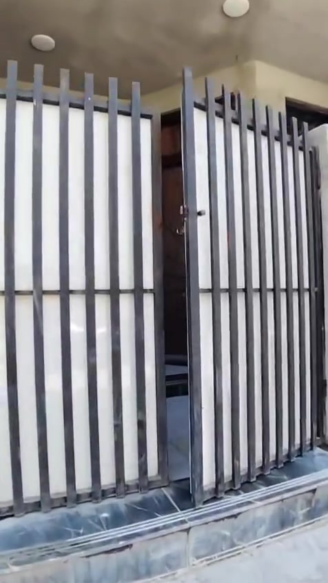 سلام عليكم عيني بيت البيع مساحه ميت متر كامل بسعر مناسب تواصل ***********
