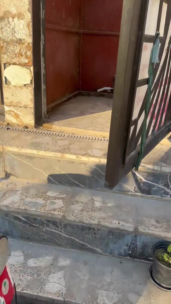‏السلام عليكم شقتين للإيجار ‏طابق الثاني سعر الإيجار 350 الطابق الثالث سعر الأجار 300 للاستفسار الاتصال *********** او مراجعه مكتب جاسم ابو عبدالله
